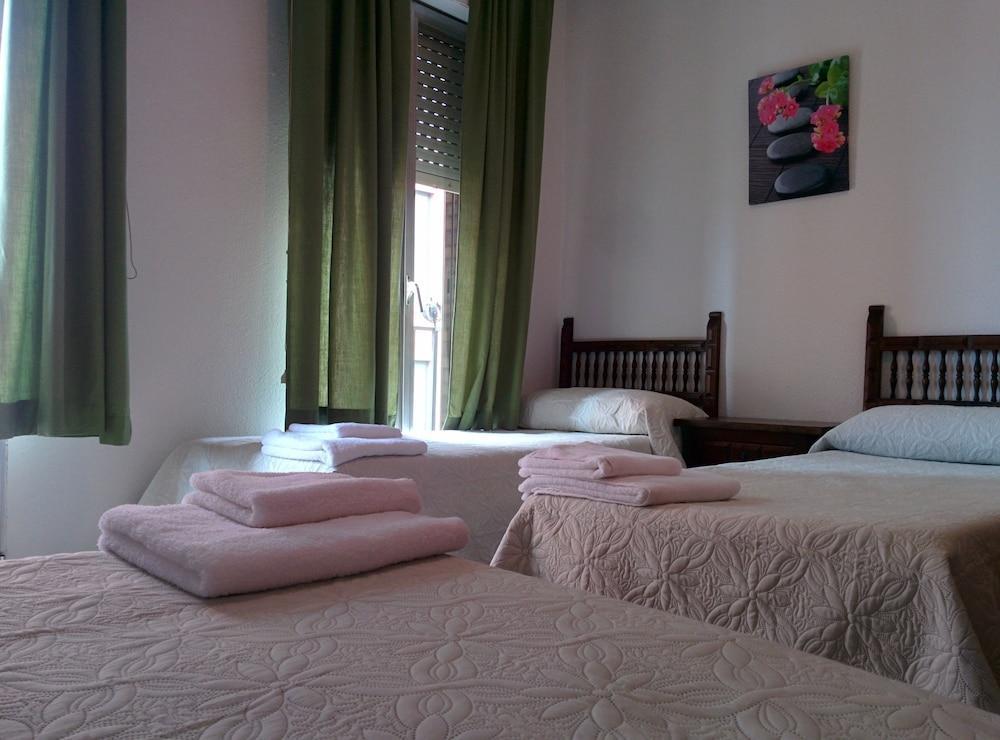 Hostal Santa Barbara Soria Buitenkant foto