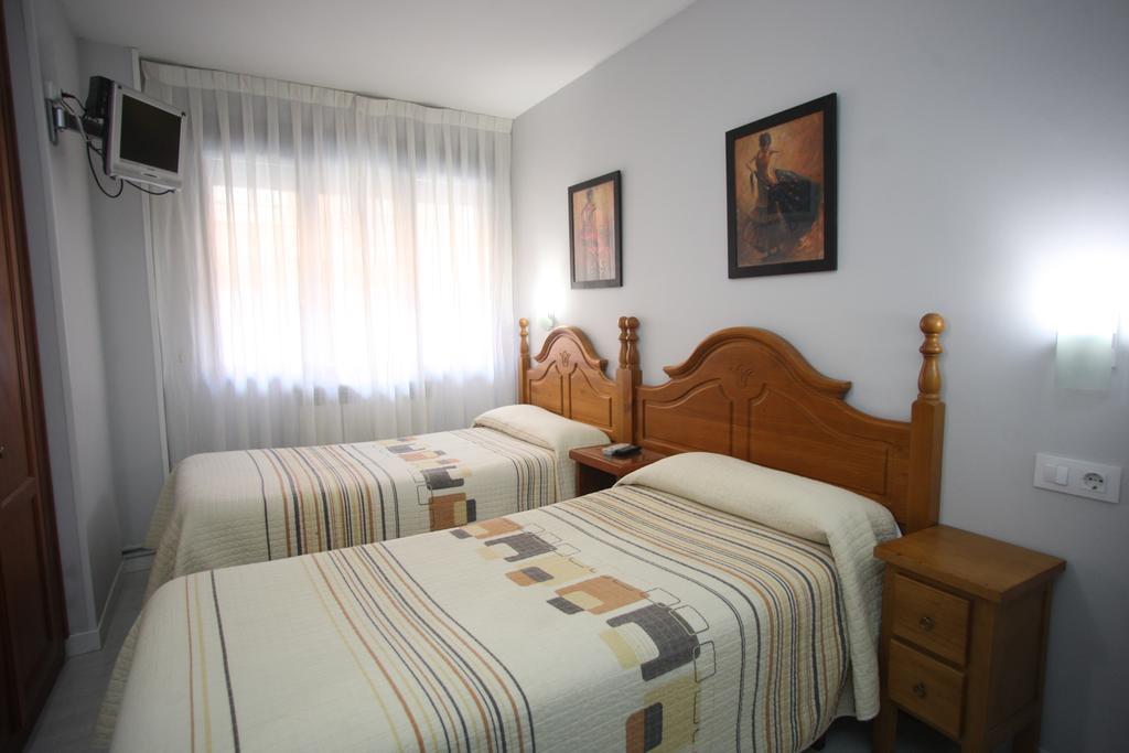 Hostal Santa Barbara Soria Buitenkant foto