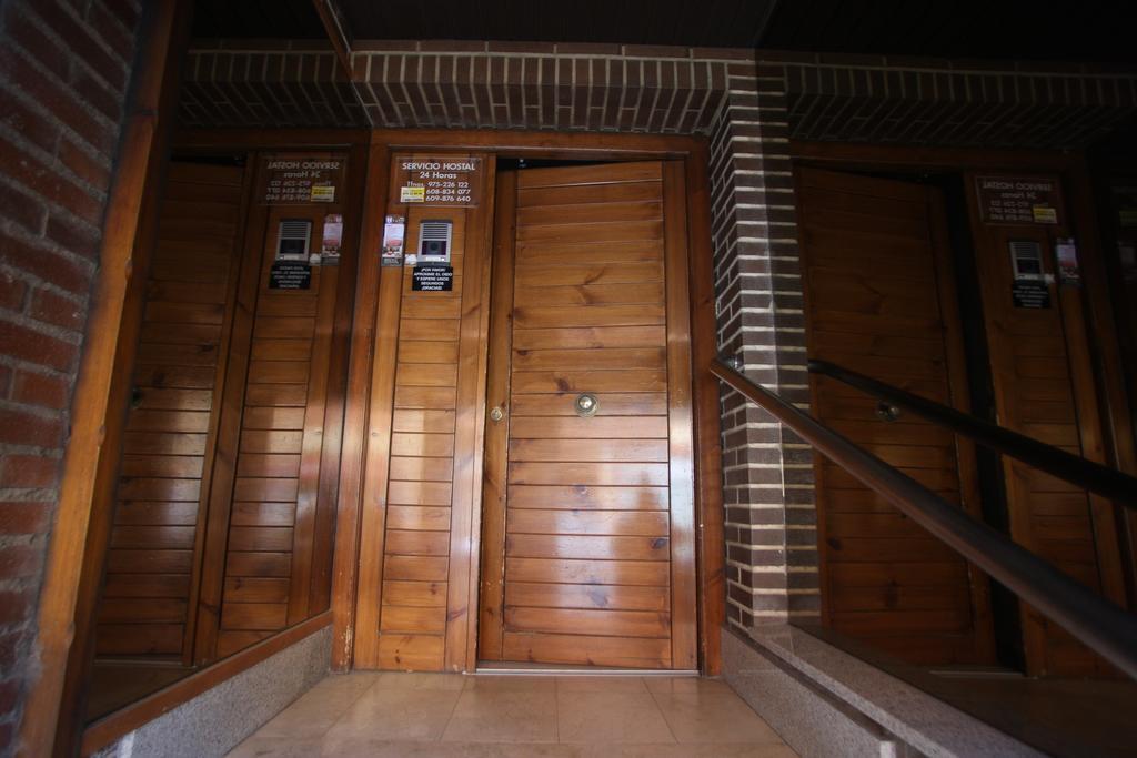Hostal Santa Barbara Soria Buitenkant foto