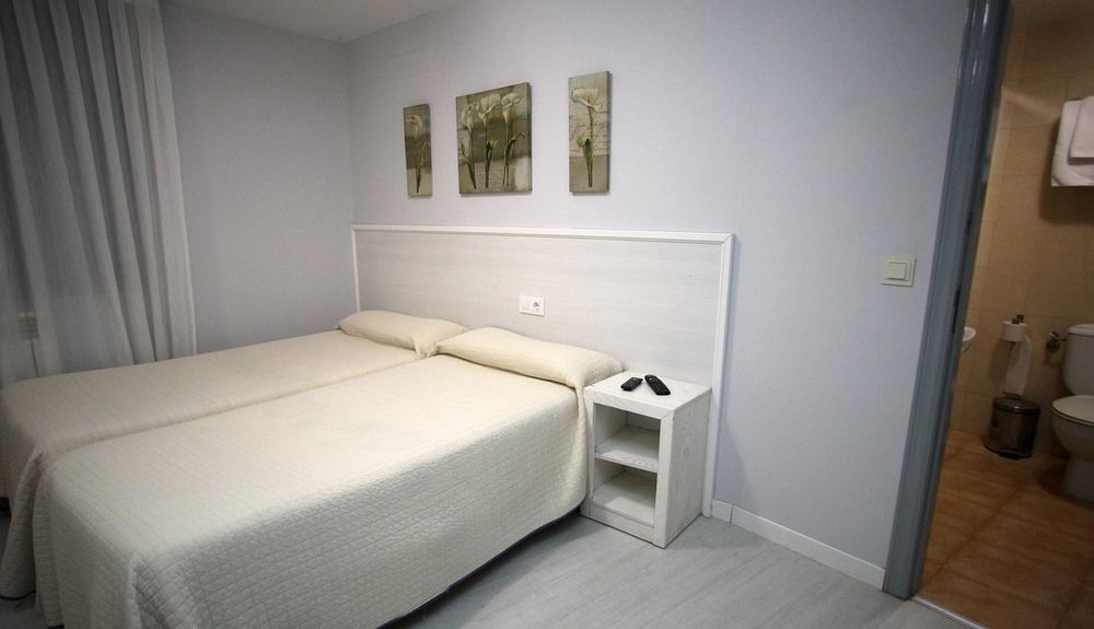 Hostal Santa Barbara Soria Buitenkant foto